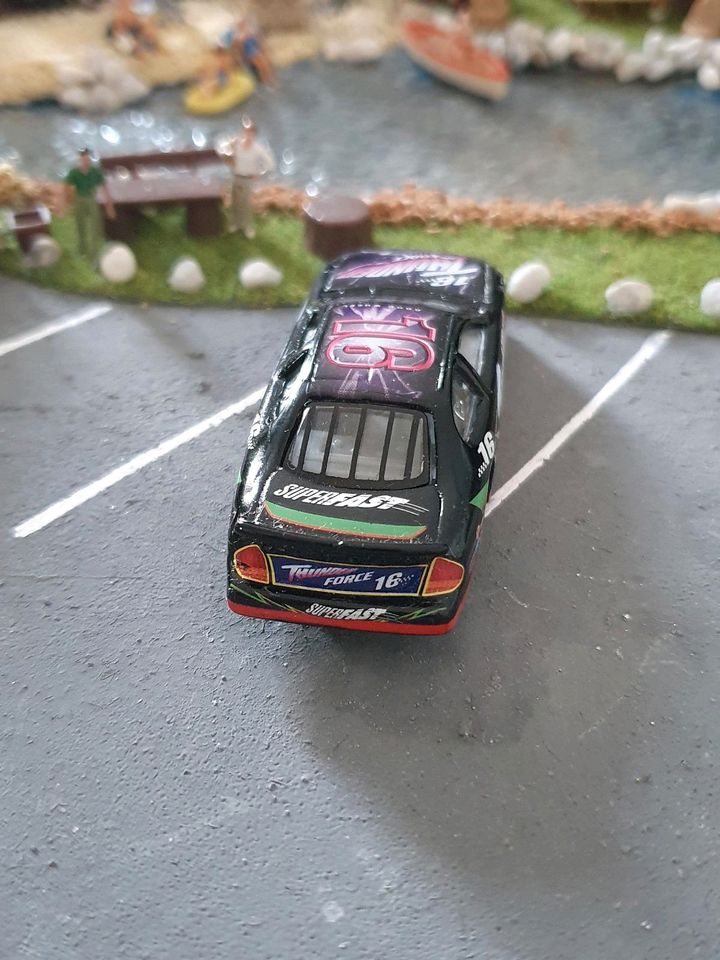 Hot Wheels Nascar Thunder Force Superfast schwarz in Niederdorfelden