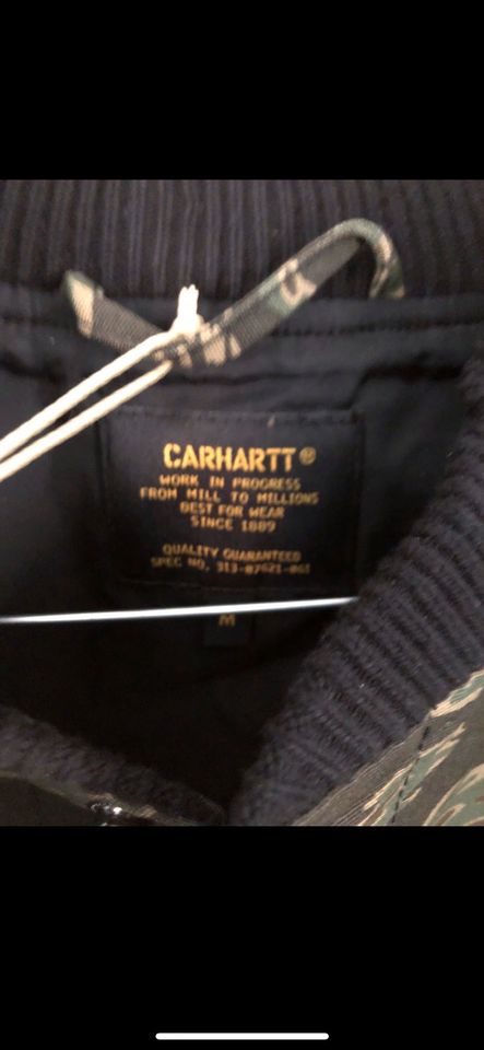 NEU Carhartt Loop Emblem Jacke Jacke - Größe M - Camo Tiger in Berlin