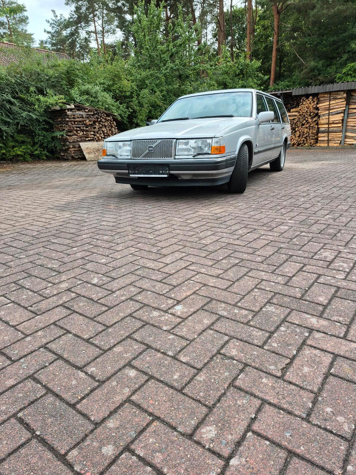 Abbildung des Autos Volvo 965 zuverlässige S…