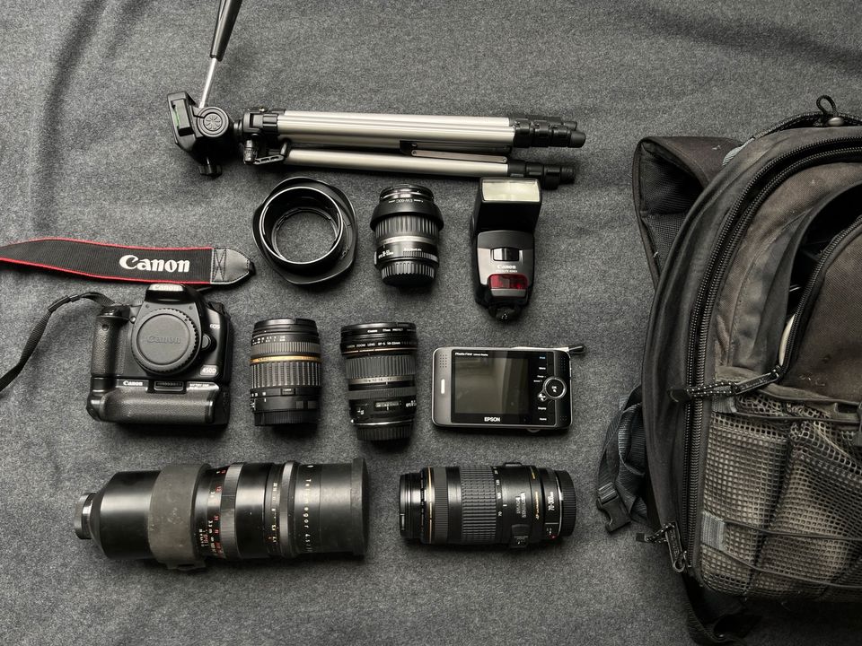 Canon 450D, 5 Objektive, Akku, Blitz, Bildschirm, Rucksack UVM in Karlsruhe