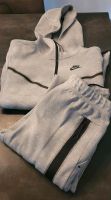 Nike Tech Fleece Anzug (Jacke und Hose) Gr. XS Hessen - Hainburg Vorschau