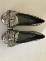 Ballerinas, Partischuhe Gr. 36, silber, Glimmer Hessen - Karben Vorschau