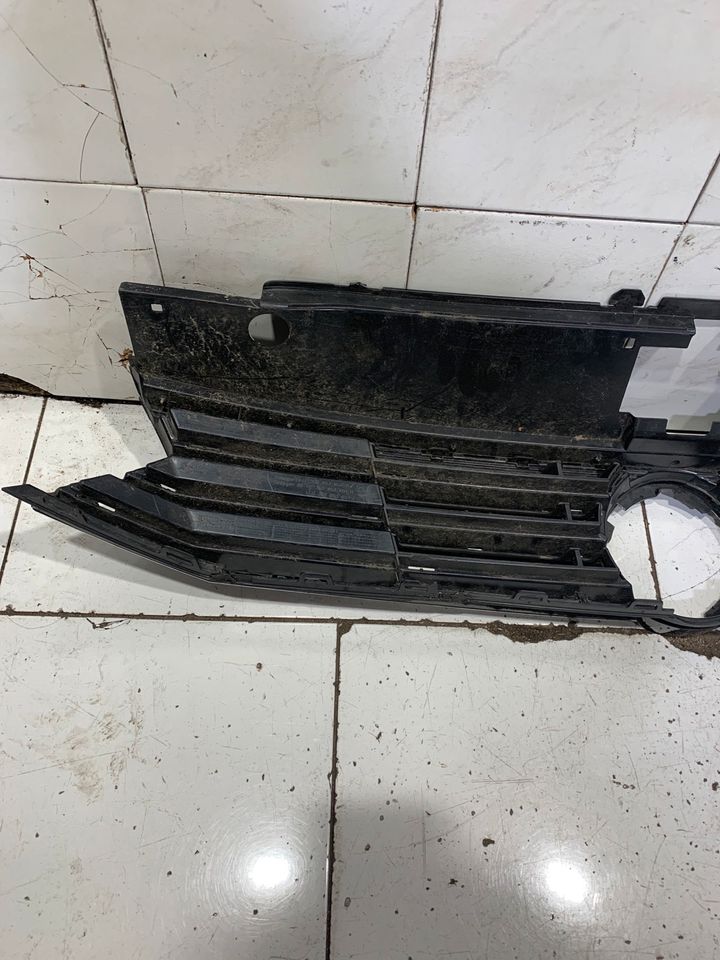 VW PASSAT B8 3G ab 2019 Gitter Grill Kühlergrill 3G0853651 J in Remscheid