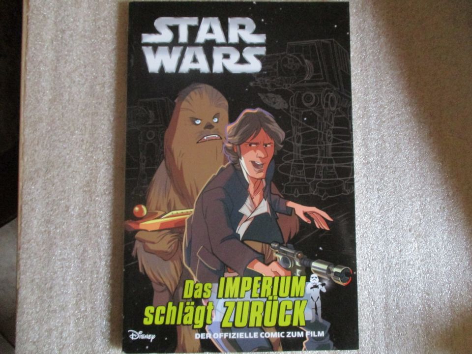 3 Star Wars Blechschilder + einige Comicbücher in Usingen