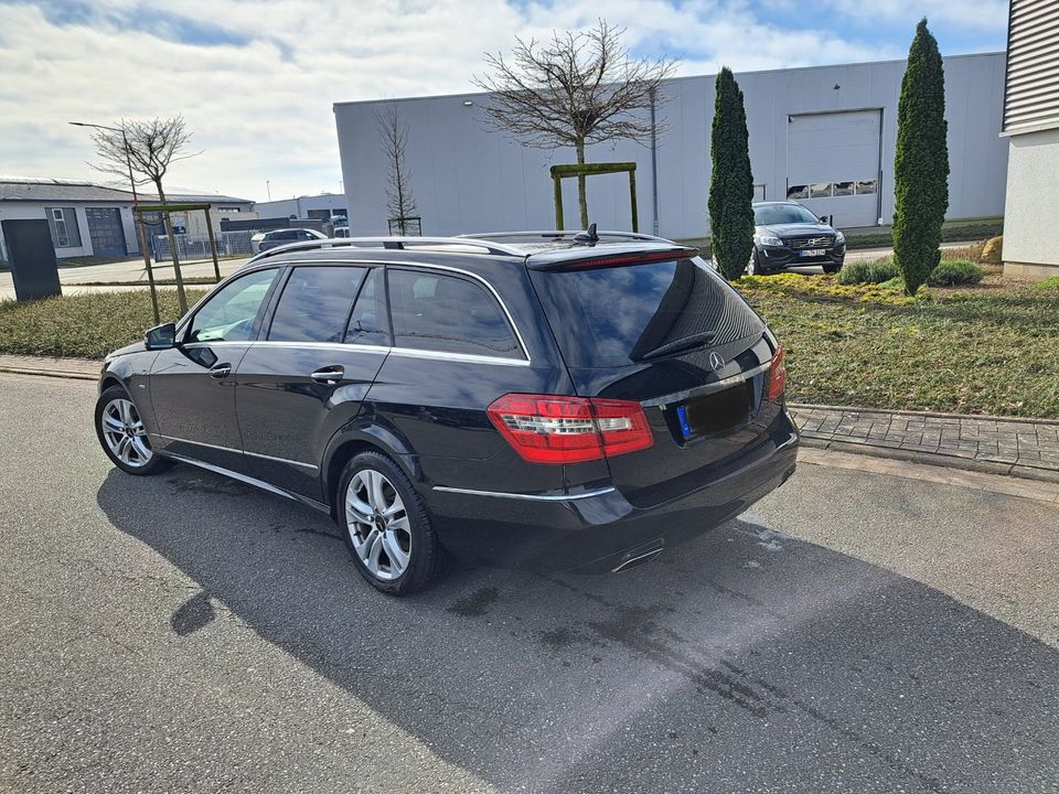 Mercedes-Benz E 200 Avantgarde Kombi SH Teilleder E Sitze in Weyhe