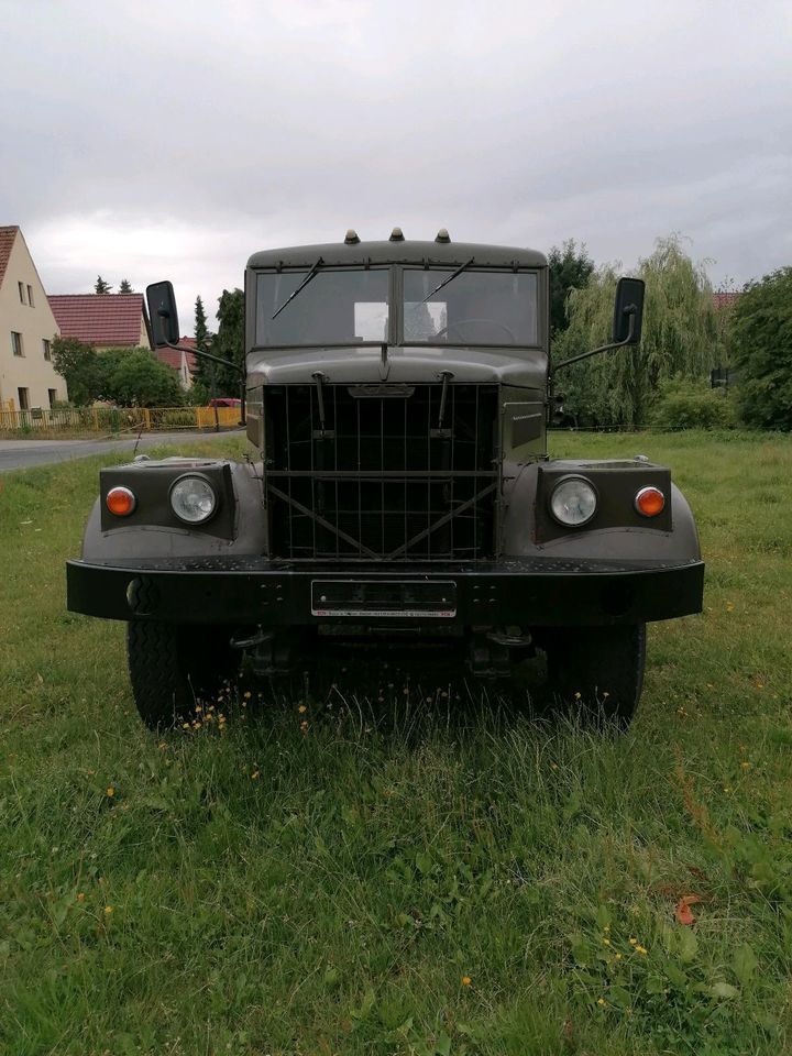 KRAZ, Russen Sattelzug Maschine in Dresden