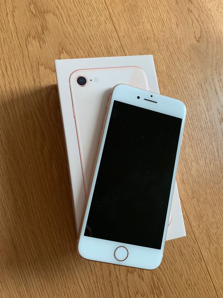 iPhone 8 *gold* 64GB *Akku-Kapazität 83% mit OVP plus Panzerglas in Wolfegg