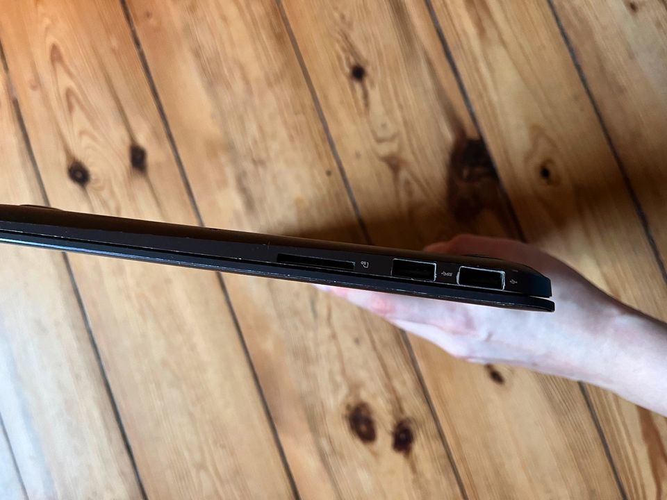 ASUS Zenbook UX305LA in Berlin