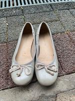 Tamaris Ballerinas 38 Silber Schuhe Sandalen Schleife Nordrhein-Westfalen - Neuss Vorschau