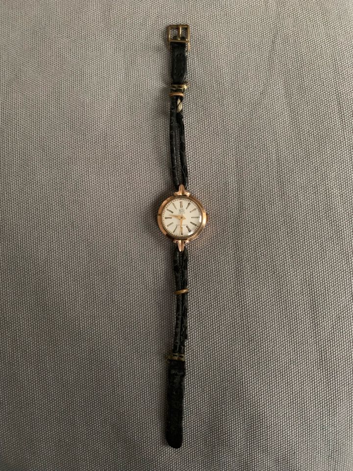 Sehr alte Damen Armbanduhr Uhr von UMF Ruhla 15 Rubis in Bad Segeberg