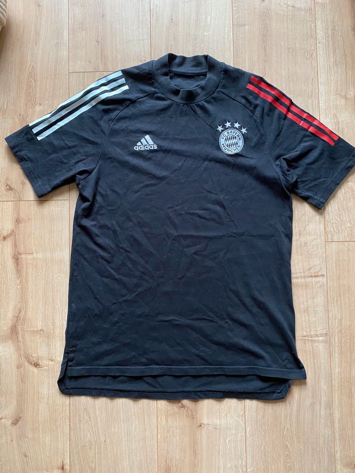 Fc Bayern München Shirt Größe M Herrenadidas schwarz vintage in Frankfurt am Main