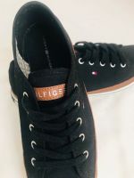 Tommy Hilfiger Sneaker Schuhe Gr 39 schwarz Low-Top zum Schnüren Neuhausen-Nymphenburg - Neuhausen Vorschau