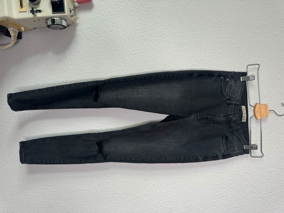 Skinny jeans ripped in Freiburg im Breisgau