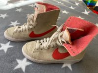 Nike High Top / Sneaker Wildleder Größe 37,5 , creme-weiß Nordrhein-Westfalen - Minden Vorschau