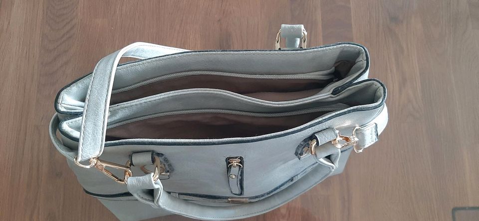 Handtasche Tasche hellgrau in Sundern (Sauerland)