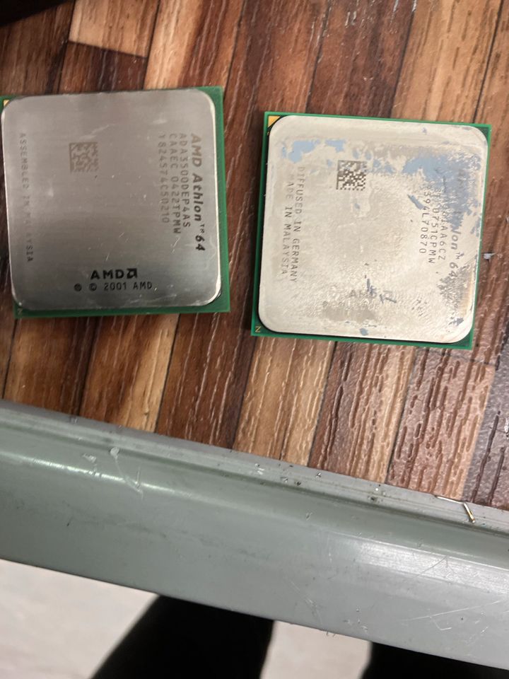 Alte CPU-Kühler und 2 CPUs in Saarbrücken