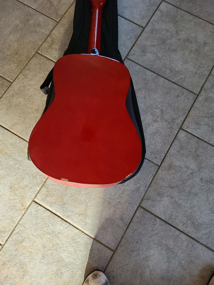 Anfänger-Gitarre rot m. Tragetasche in Riechheim