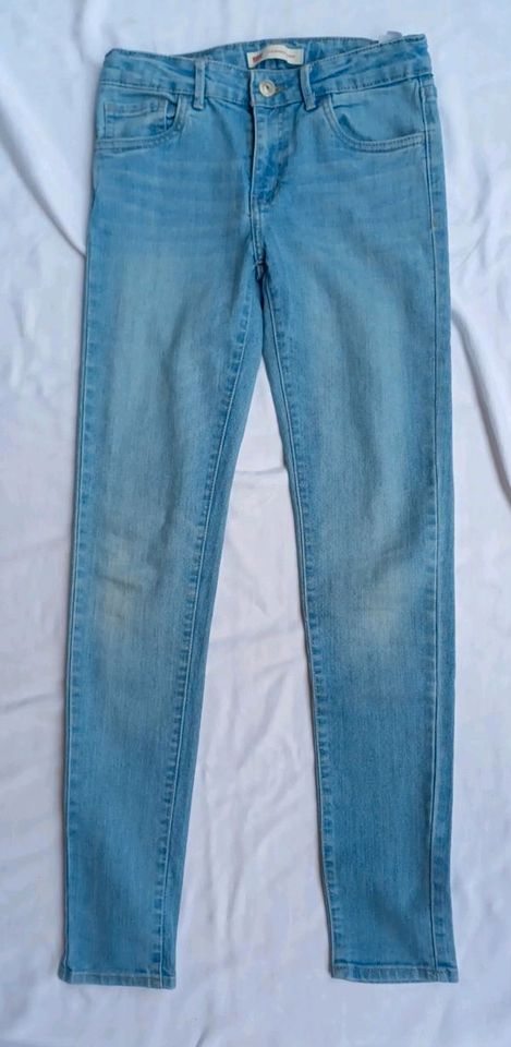 Jeans  2 x Levi's 710 super skinny Gr.152 in Postbauer-Heng