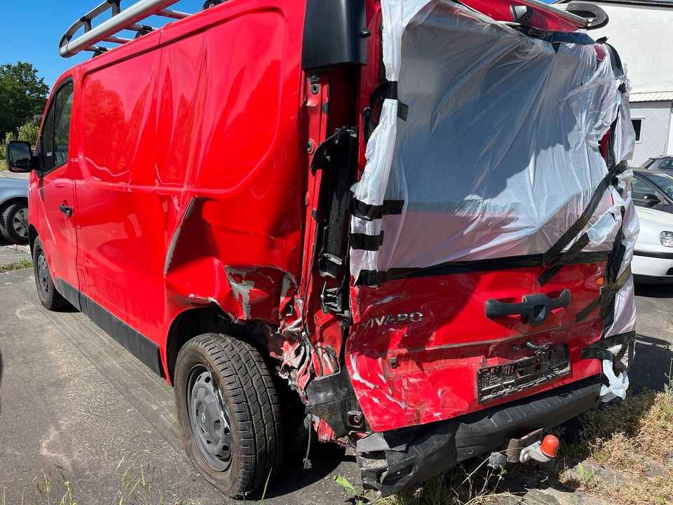 Opel Vivaro 1,6BiTdci Klimaaut Sitzhz Navi Unfall 65tkm original in Polle