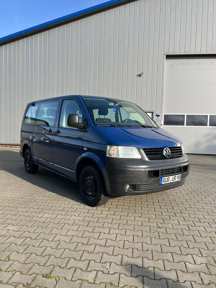 Mietwagen 9-Sitzer Bulli mieten/leihen – VW T5 für 7-9 Personen in Südbrookmerland