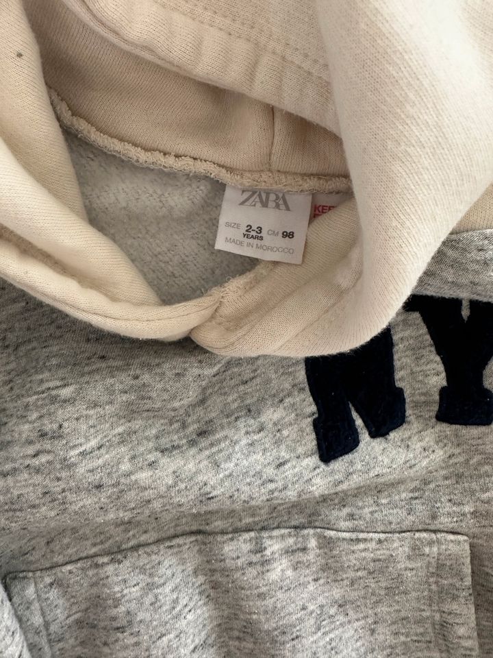 Hoodie von ZARA, Gr. 98 in Neufahrn