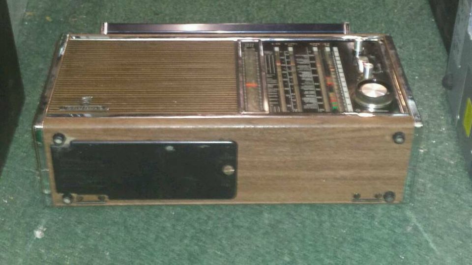 GRUNDIG Satellit Transistor 6001; SW-Band Radio; etwas DEFEKT! in Berlin