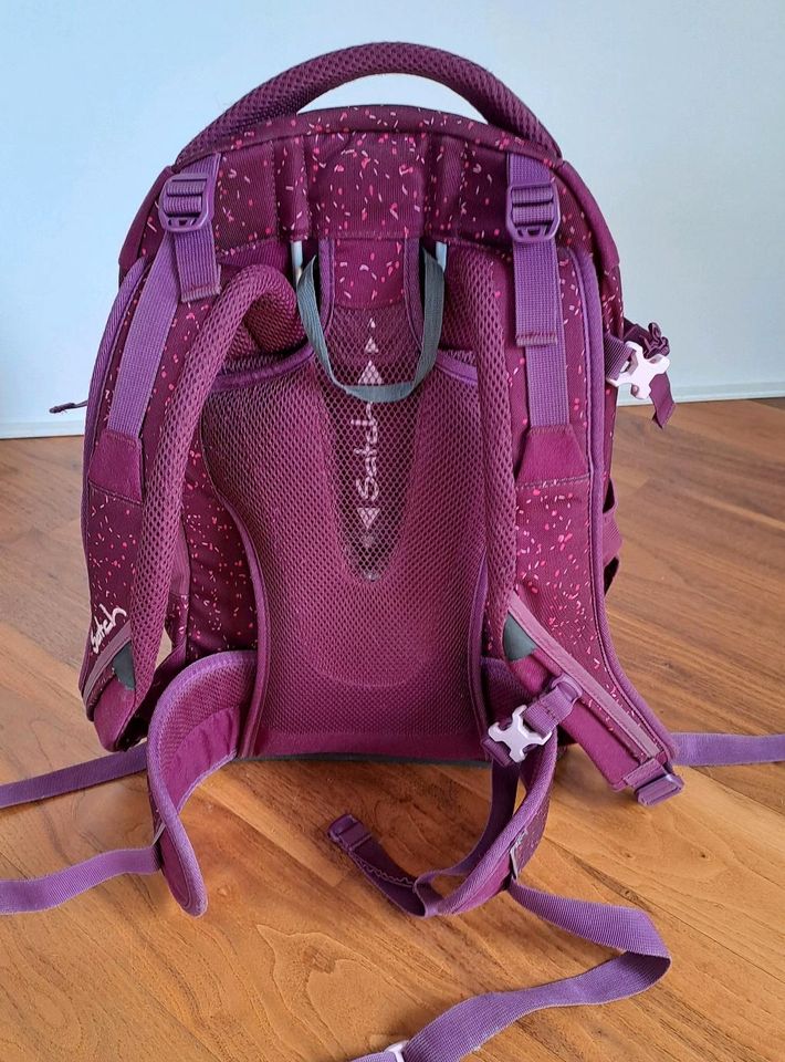 Satch Pack berry bash Schulrucksack bordeaux lila in Stelle