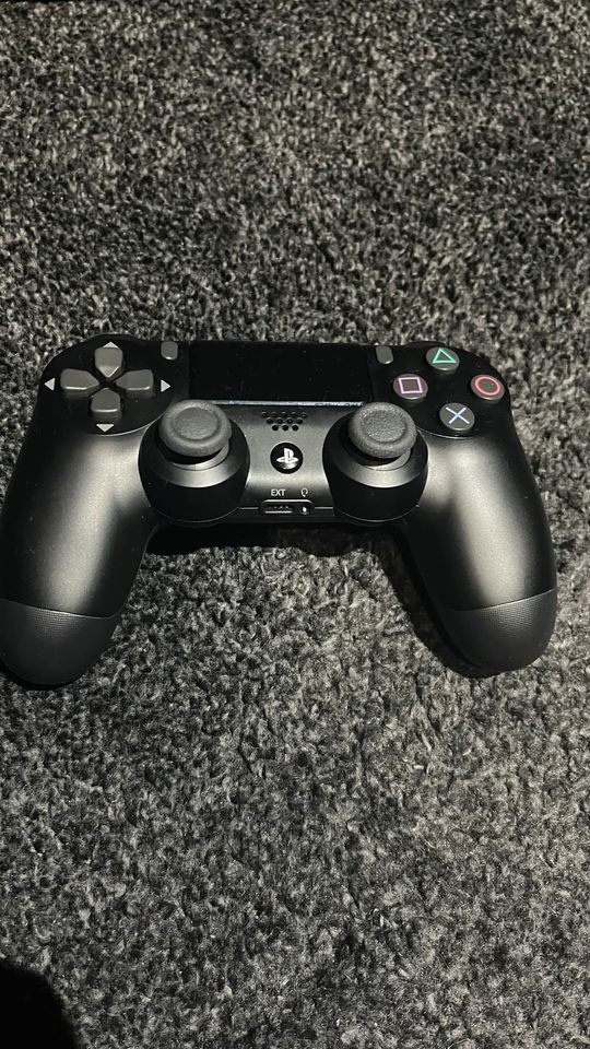 PlayStation 4 Slim 1000GB + 2 neue Controller in Lünen