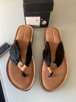 Tommy Hilfiger Zehentrenner Sandale schwarz Neu Gr. 40 Hessen - Wiesbaden Vorschau
