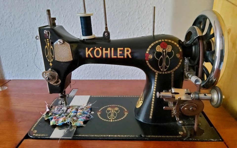 Sehr alte Schranknähmaschine von Köhler in Michendorf