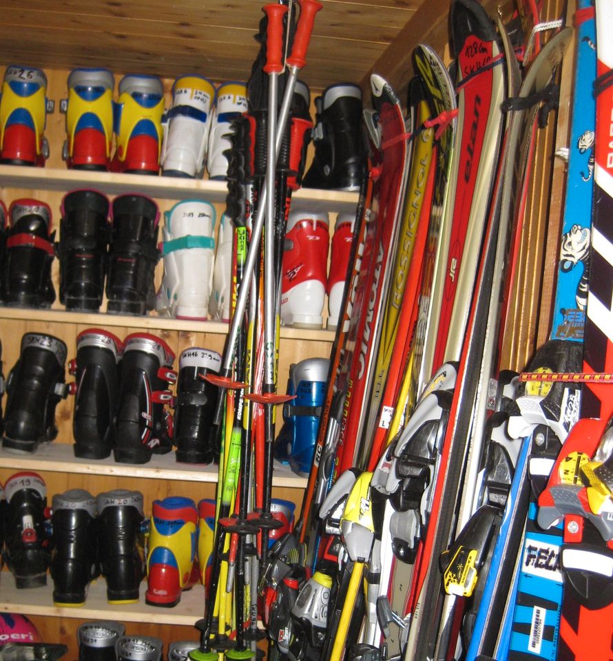 Ski für 19€ Schuhe/Stöcke/Helme für nur  9€ in Herrsching