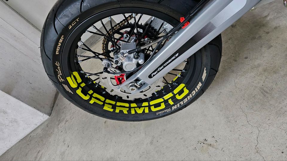 SUPERMOTO Felgenrand Aufkleber Set für 2 Felgen  38,99€ in Jesenwang