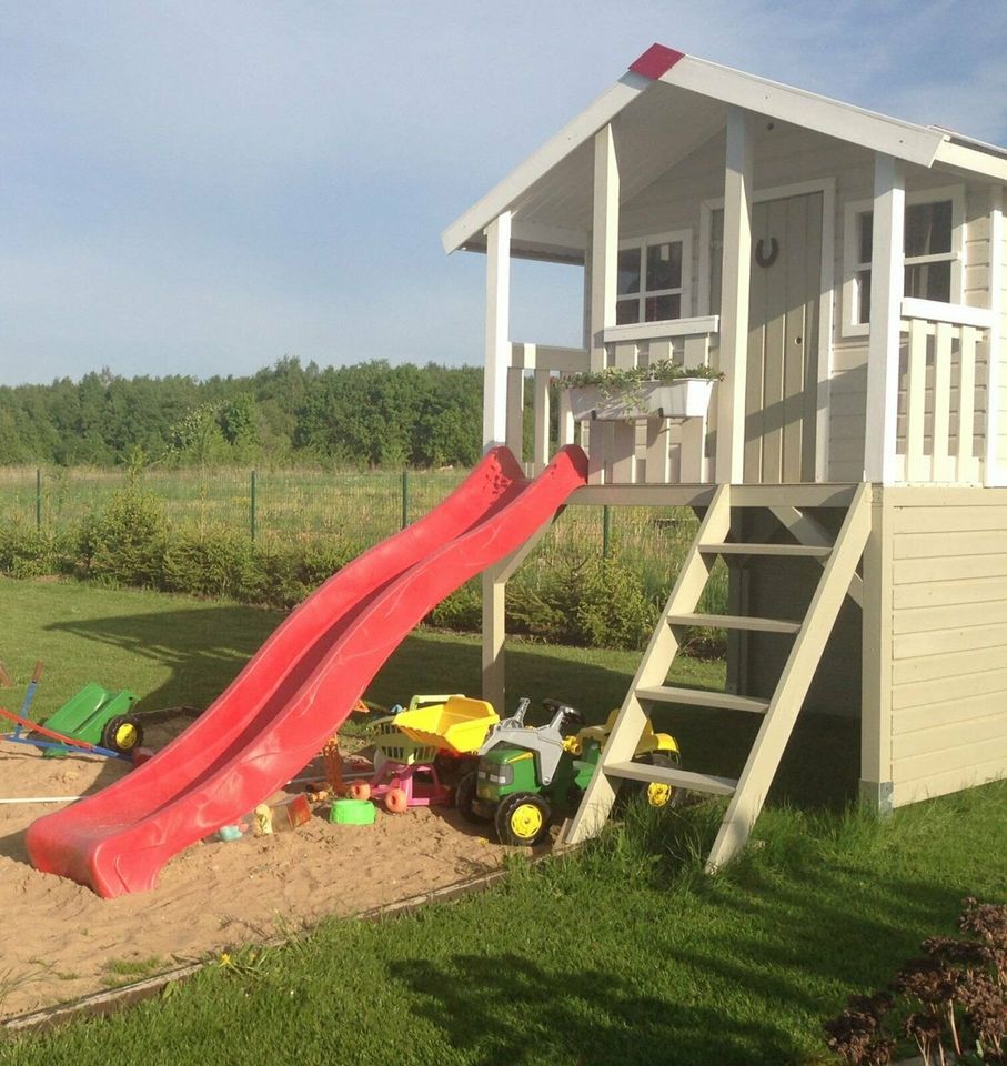 Kinderhaus + Wasserrutsche Kinderspielhaus Gartenhaus Stelzenhaus in Hahn am See