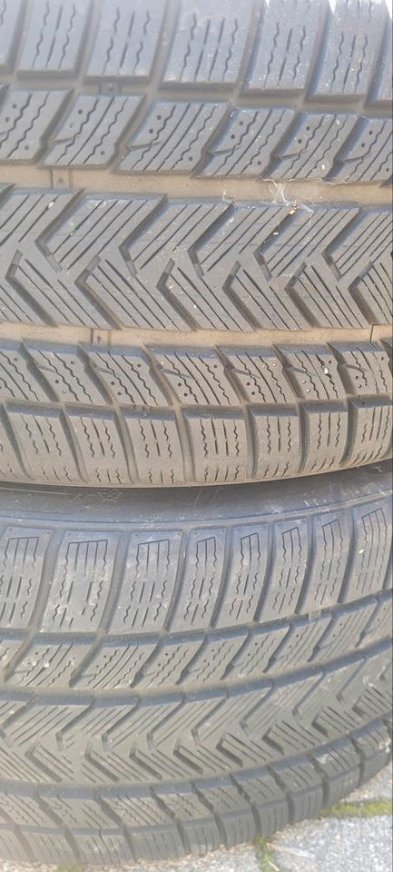 2X Winterreifen 225/45R18 95V GRIPMAX DIT 2321 7mm Profil in Villingen-Schwenningen