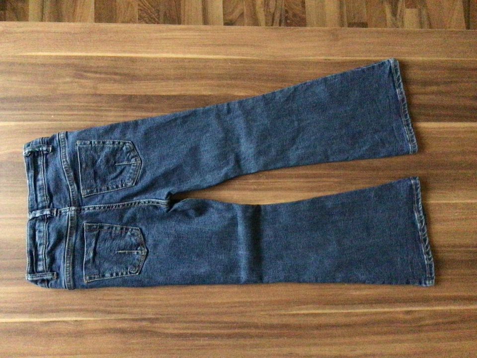 Mädchen Schlaghose-Jeans Reserved Gr.128 in Wörlitz