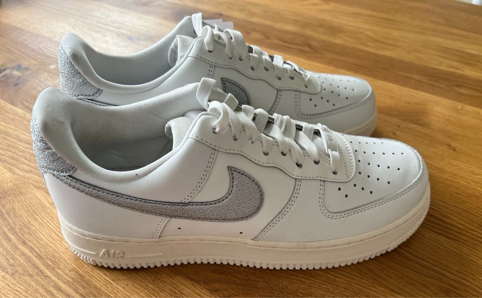 Nike Air Force One 07 ESS TRND low NEU! 40,5 Leder in Bielefeld