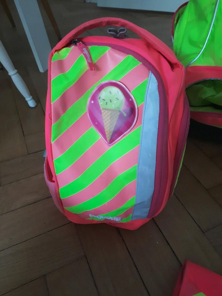 Ergobag Neon Schulrucksack 5 teilig in München