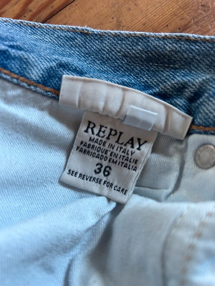 Replay Herren 90s Vintage Jeans 901 Short hellblau W36 in Immenreuth