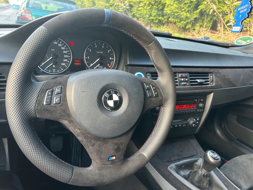 BMW E91 320i Touring/M Ausstattung in Pottum