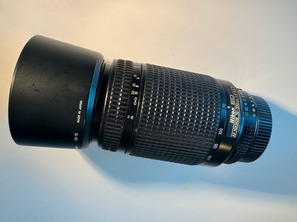 Nikon D90 Set 3 Objektive (8-300mm), Akkus, Ladegerät & Taschen in Frankfurt am Main