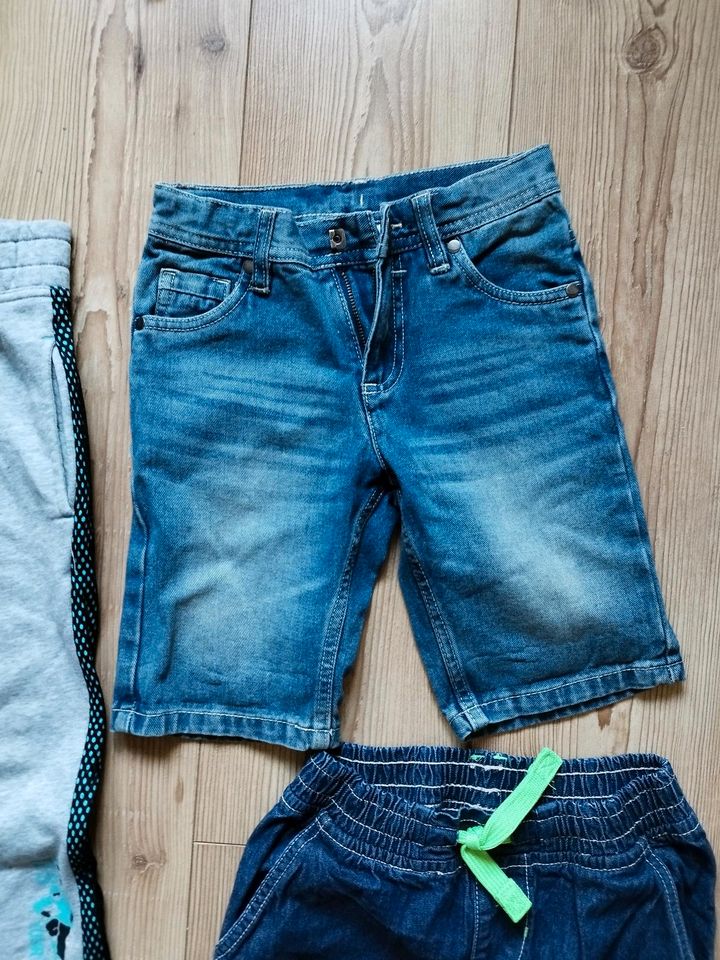 Jeans, Shorts, Jogginghose, 122, 122/128, 128 in Kabelsketal