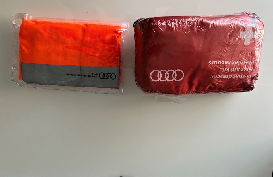 Original Audi Verbandtasche und Audi Warnweste ( verpackt ) in Warendorf