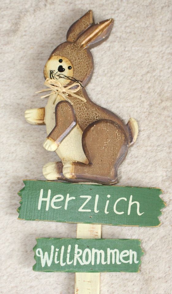 Hase - Steckschild aus Holz - Herzlich Willkommen – in Edemissen