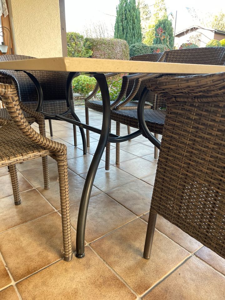 Tisch mit Gartenstühlen von Sonnenpartner in Neuwied