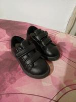 Schwarze leichte Schuhe Sneaker mit Klettverschluss 24 Nordrhein-Westfalen - Bedburg Vorschau