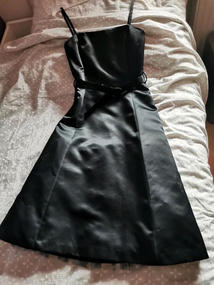 Edles schwarzes Abendkleid, Abschlußball Kleid in Oberasbach