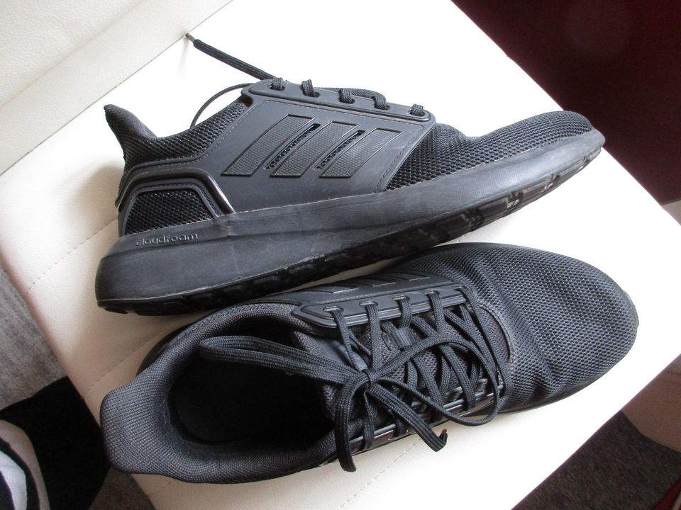 Adidas Schuhe - cloudfoam -Sneaker - Gr. US 9,5 / EU 43 - schwarz in Augsburg