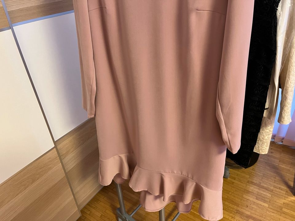 Schönes. Altrosafarbene Damen Kleid in Düsseldorf