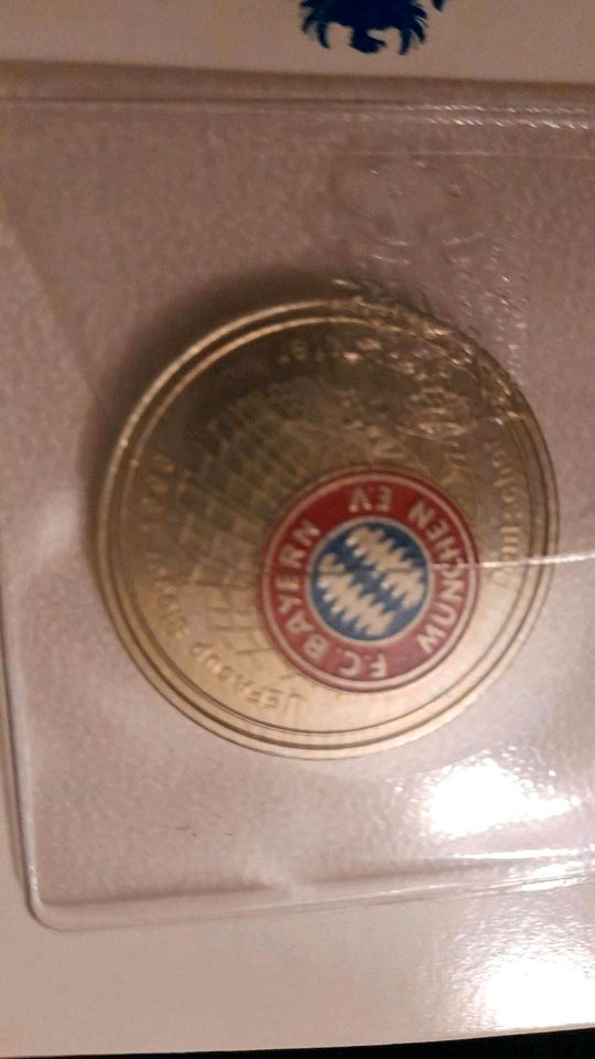 Münzen des FC Bayern, incl. 2 Goldmünzen in Saarbrücken