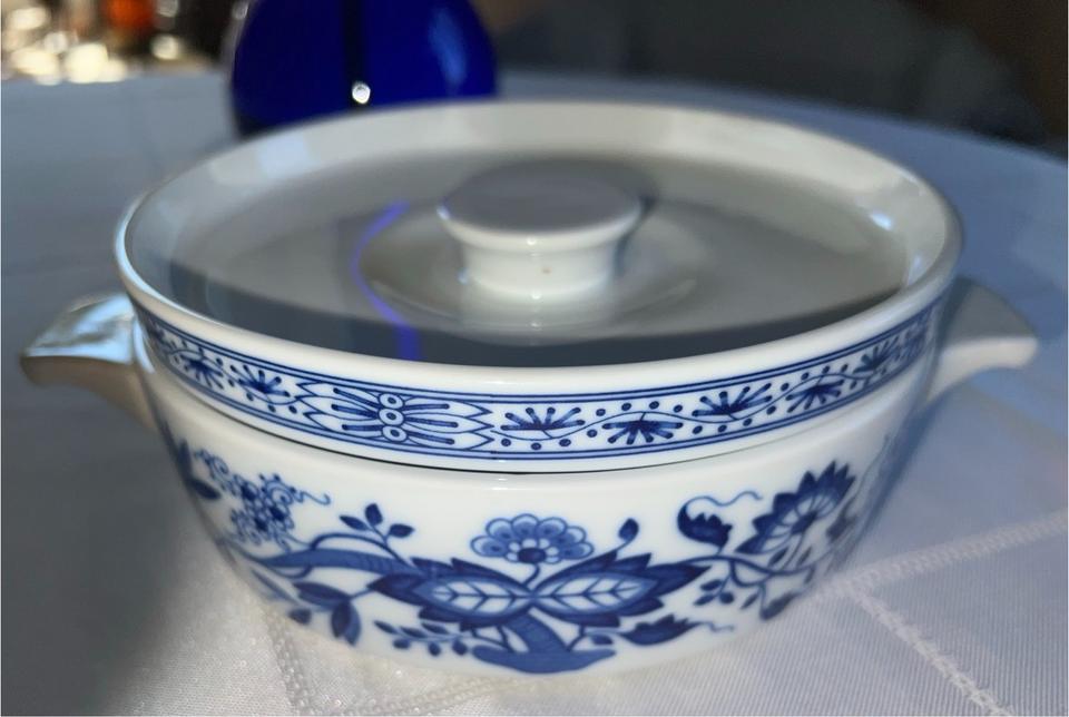 Hutschenreuther Auflaufform mit Deckel Zwiebelmuster 15,5 cm in Wangen im Allgäu